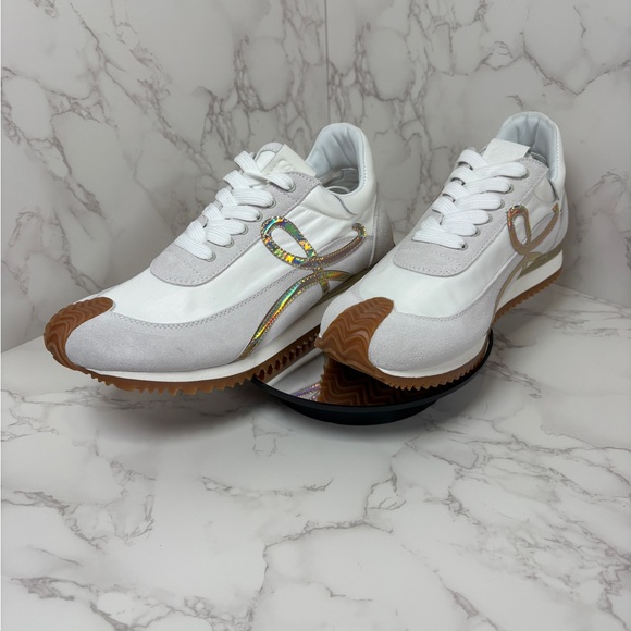 A-1CS-5: GYM SHOES: White & Tan Sneakers w/Iridescent Ribbon Accent, Unisex,NWOT - Picture 6 of 16